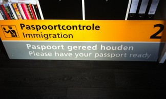 Mijn favoriete object - Bord te zien voor reizigers op Schiphol (Paspoortcontrole), Douane - tienkamp.arjen