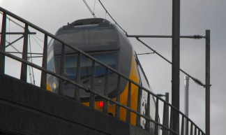 trein op viaduct Delft - Gerard Stolk