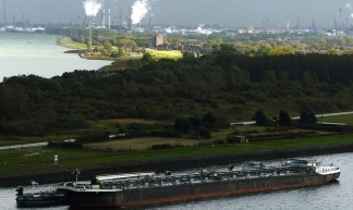 Mansveld zet in op internationaal verbod op ontgassen binnenvaarttanker