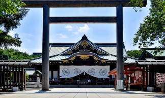 Yasukuni shrine / 靖国神社拝殿 - Toshihiro Gamo