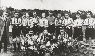 Voetbal in Uden - Brabant Bekijken