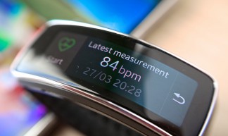 Samsung Galaxy S5 with Gear Fit smartwatch - Kārlis Dambrāns