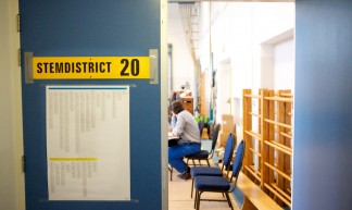 Stemlokaal provinciale verkiezingen 2015 - Sebastiaan ter Burg