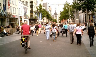 Streetlife - Red T-shirt Biker - My name's axel