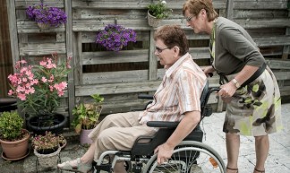 We controleren of de plantjes al voldoende water hebben gehad ... - Ziekenzorg CMrMT