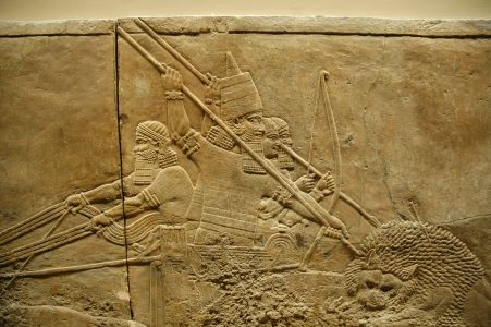 Ashurbanipal op leeuwenjacht. Een relief uit het paleis van Ashurbanipal te Nineveh.