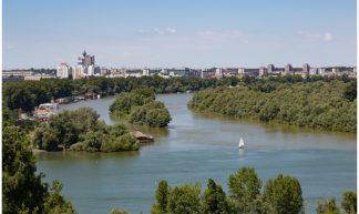 Uitzicht vanaf het Belgrade Fortress in Belgrado, Servië over de Donau ... - Martha de Jong-Lantink