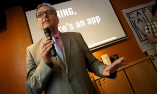 Henk Krol bij de lancering van de anti homogeweld app "Bashing" in Café Kalff in Utrecht - Sebastiaan ter Burg