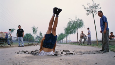 © Li Wei Liwei falls to the Earth 2002
