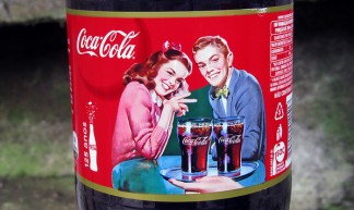 Coca-Cola 125 Anos 2 L art Serie de outubro 2011 Brasil - José Roitberg