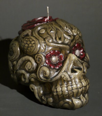 © Teresa Houghmaster Little dead things skull candle 1
