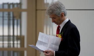 Minister Plasterk going over his notes - Kees de Vos