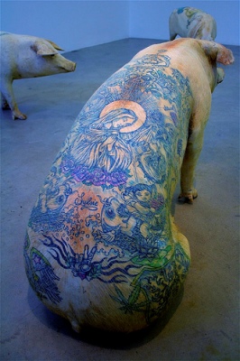 cc Flickr Eric Benacek photostream Wim Delvoye tattooed pig