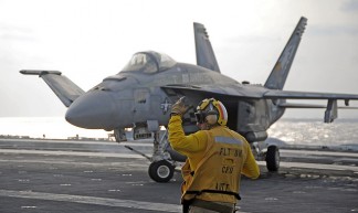 A Sailor directs an F/A-18E. - Official U.S. Navy Page