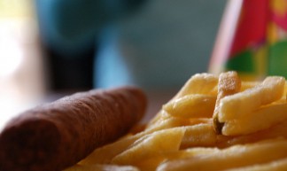 Patat met frikandel - Marco Derksen