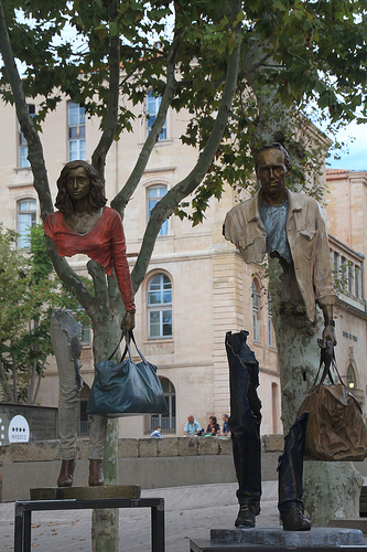 cc Flickr Jeanne Menj Marseille, près du vieux Port, Les Voyageurs, sculptures de Bruno Catalano 2