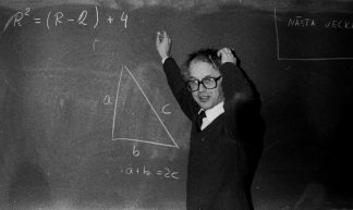Torsten, math teacher - Blondinrikard Fröberg