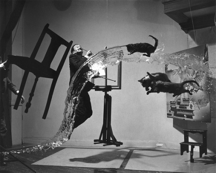 cc Flickr Karl-Ludwig Poggemann photostream Dalí Atomicus in SUSPENSION (LIFE magazine, 1948)