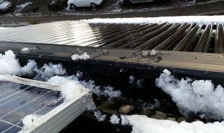 Zonneboiler in de sneeuw