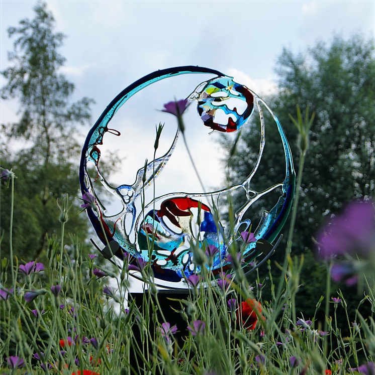 © WWR, courtesy Jannie Slootweg, glassculptuur World On A String
