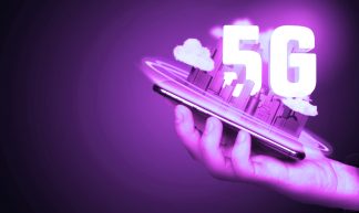 5G City auf Smartphone - violett - Christoph Scholz
