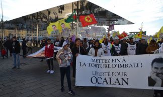 Manifestation kurde sur le vieux port à Marseille - Jeanne Menjoulet