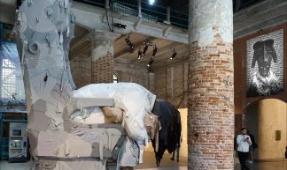 "Nowhere to Land" de Yin Xiuzhen (Biennale de Venise 2019) - Jean-Pierre Dalbéra