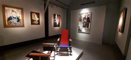 Bep_Rietveld stoelen en portretten in Museum Flehite © foto Wilma_Lankhorst