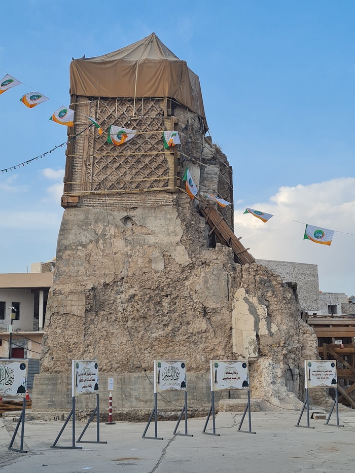 De minaret van de Noeri-moskee Irak