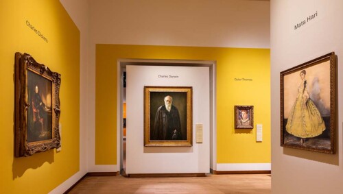 Icons in Fries Museum- impressie thema Roem, rechts Mata Hari © foto Ruben van Vliet