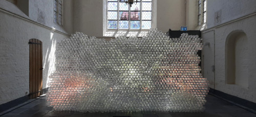 Ontdek zelf het verhaal achter De muur van genoegzaamheid (2025) © Kunstenaarscollectief Dorreroosjes © foto Wilma Lankhorst. IJsselbiënnale_Ontdek zelf het verhaal achter De muur van genoegzaamheid (2025) © Kunstenaarscollectief Dorreroosjes © foto Wilma_Lankhorst