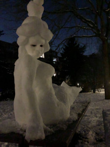 Johannes' sneeuwpop zeemeermin ingezakt-1.jpg