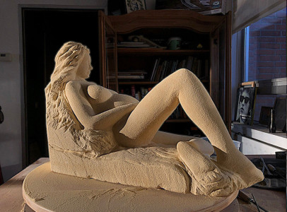 Werk in uitvoering, sculptuur in mergelsteen Johannes Hogebrink